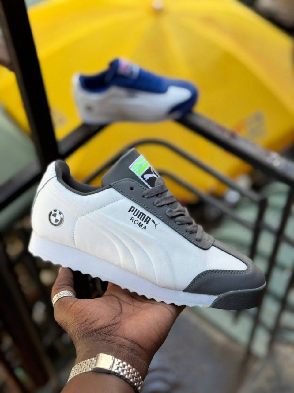 Retro low top walking sneakers