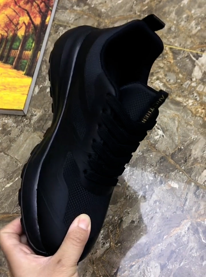 Men's Black Mesh Gold Print Casual Sneakers