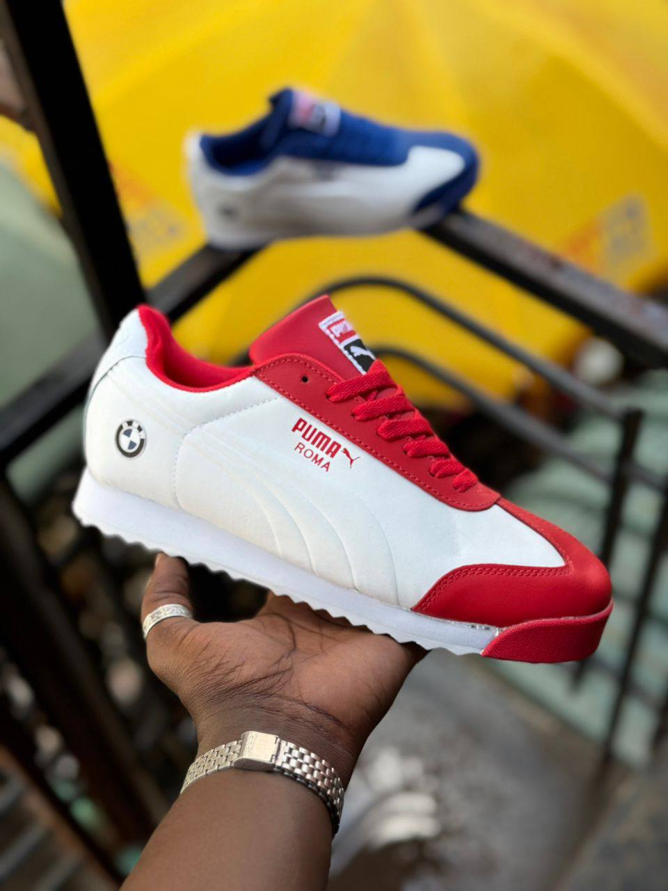 Retro low top walking sneakers