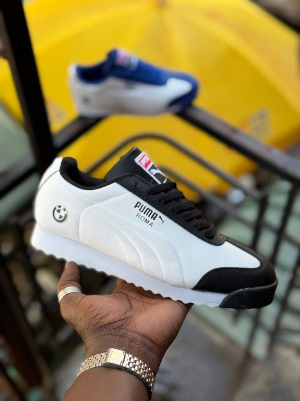 Retro low top walking sneakers