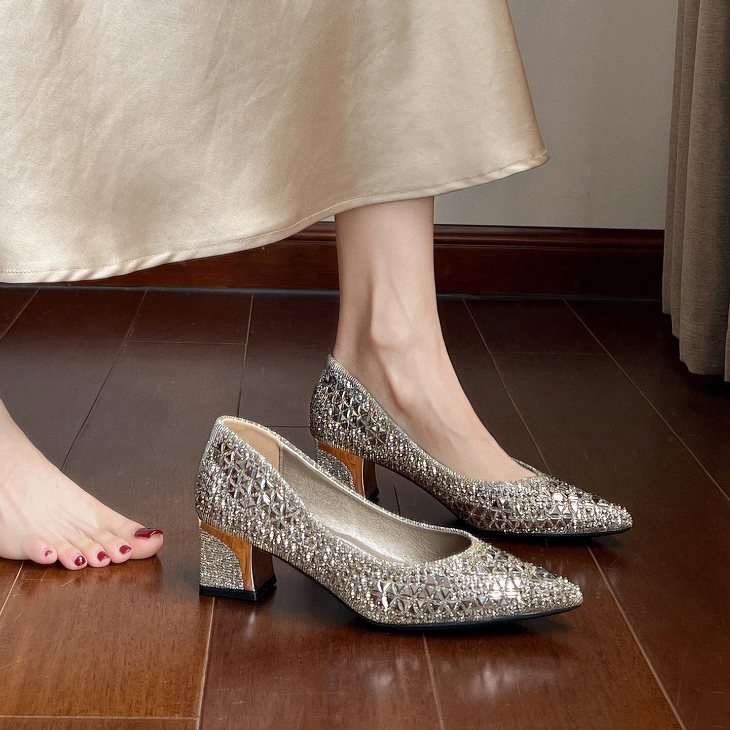 Women's sparkly rhinestone low-heeled sandals
